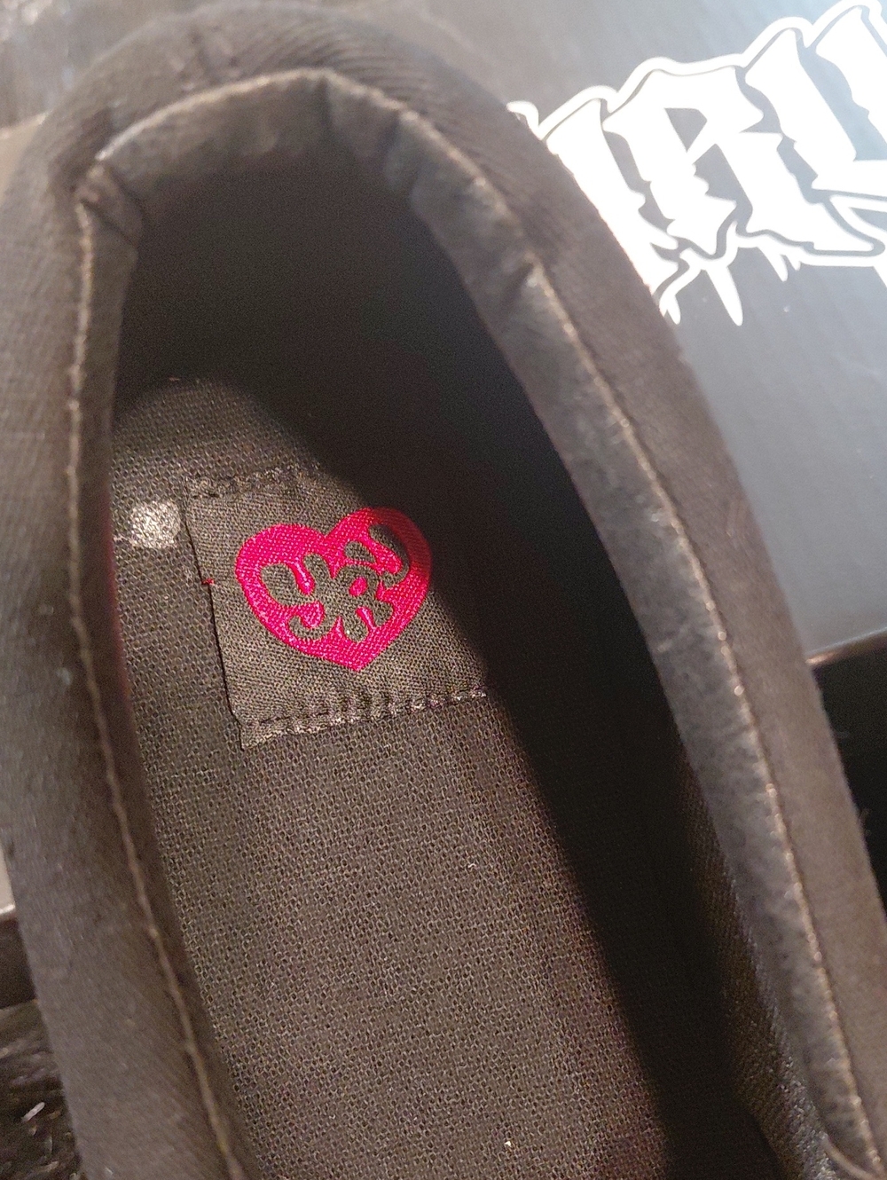 STRANGECVLT SIZE 10 Black Slip-On Canvas Shoes with Multicolor Heart Pattern - Picture 5 of 15